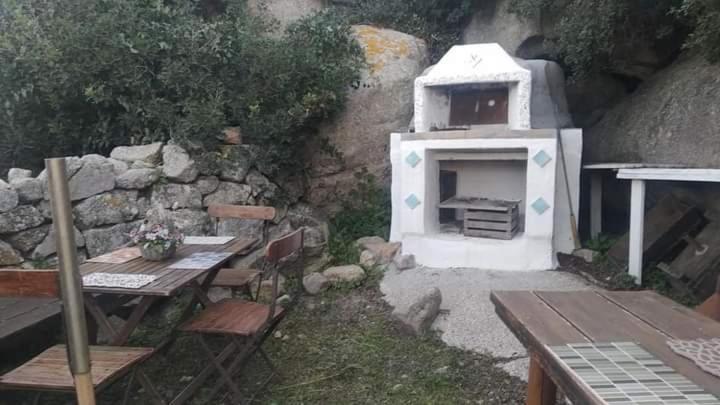 Hostal Eucaliptus Farm Retreat Santa Teresa Gallura Exterior foto